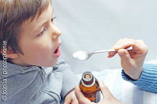 Arzneimittel für Kinder unterscheiden sich von denen für Erwachsene - in vielen Fällen auch in der Darreichungsform.